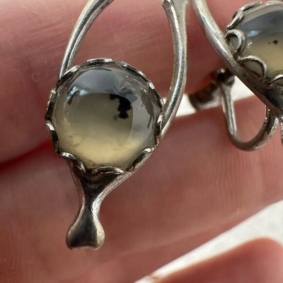 Vintage Moss Agate Wishbone Screw Back Earrings - Picture 6 of 6